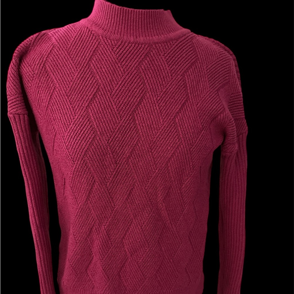 Pink sweater with pattern. Size Medium.